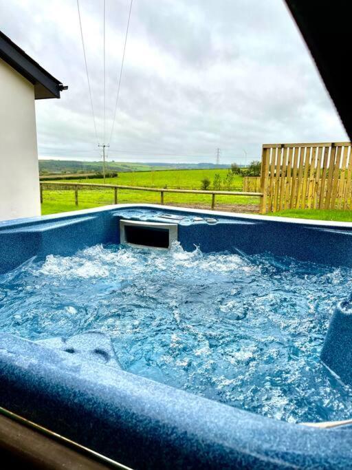 New! Country Boutique Escape . Hot Tub Villa Weare Giffard Bagian luar foto