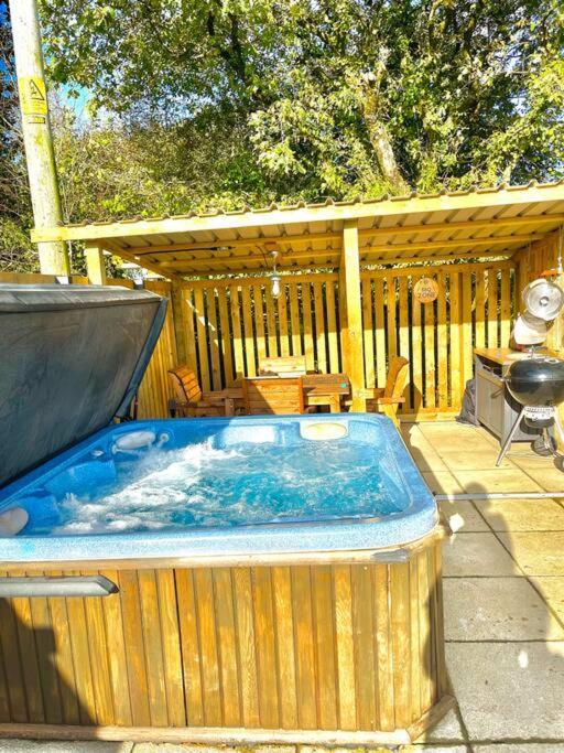 New! Country Boutique Escape . Hot Tub Villa Weare Giffard Bagian luar foto